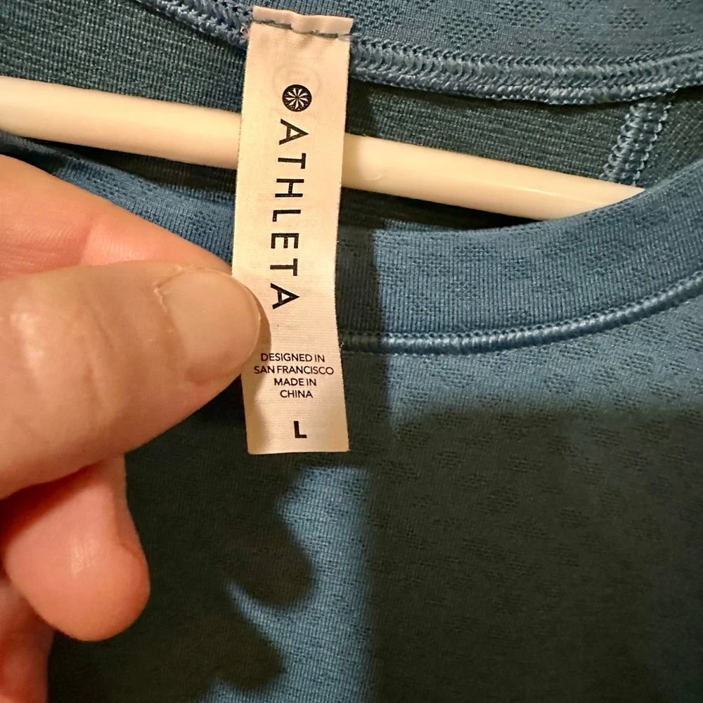 Bundle of 2 Subtle Patterned Large Athleta Momentum Tops in Burgundy & Teal - Picture 4 of 12